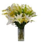 Arranjo Estilo Buque de Lírios com Orquídeas