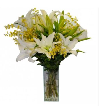 Arranjo Estilo Buque de Lírios com Orquídeas