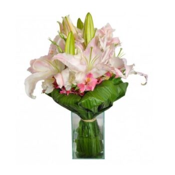 Lírios Brancos no Vidro Médio