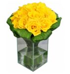 Rosas Amarelas no Vidro Médio