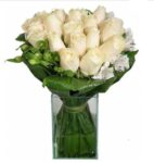 Rosas Brancas No Vidro Médio